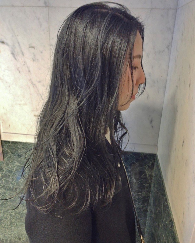 大人気 ブルーブラックの髪色はこんな色 表参道の美容師が解説 Tomohiro Makiyama